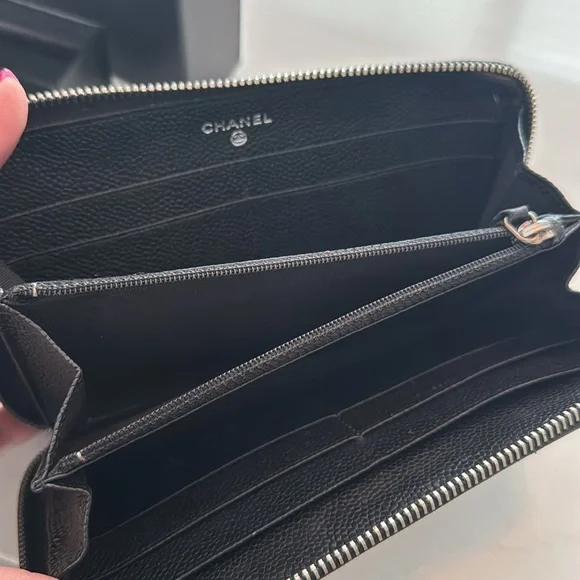 CHANEL Black Quilted Wallet with Silver Accent - Picture 3 of 6